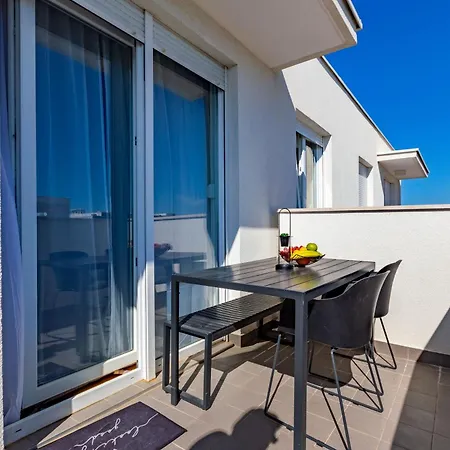 Maraschino 2br Balcony Garage And Bbq Lejlighed *