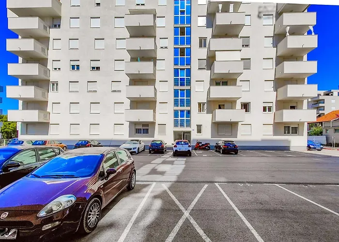 Maraschino 2br Balcony Garage And Bbq Zadar