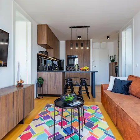 Maraschino 2br Balcony Garage And Bbq Apartment *